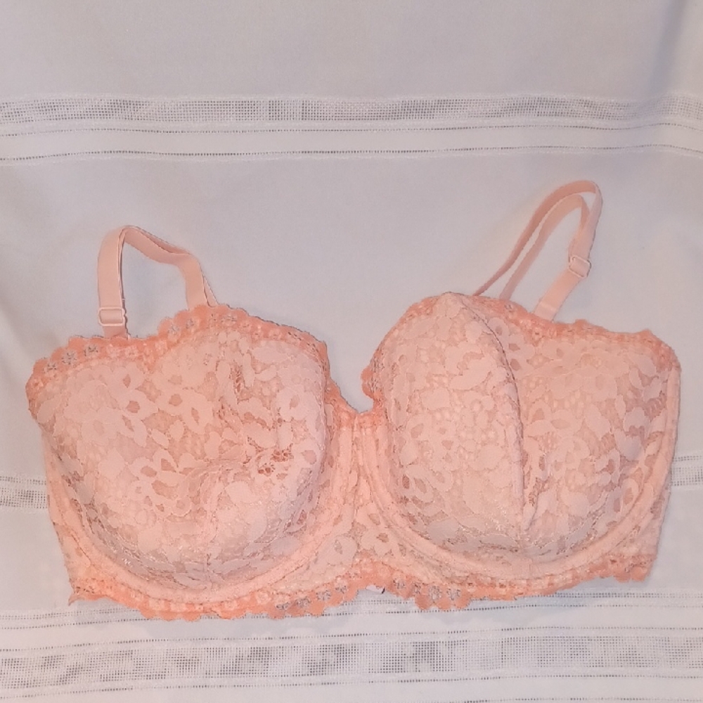 NWOT Body By Victoria Lined Lace Underwire Bra in Peach